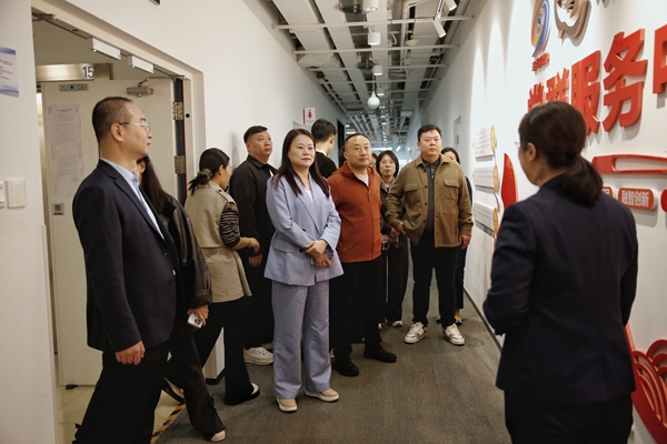 海淀清河支部参观副本1